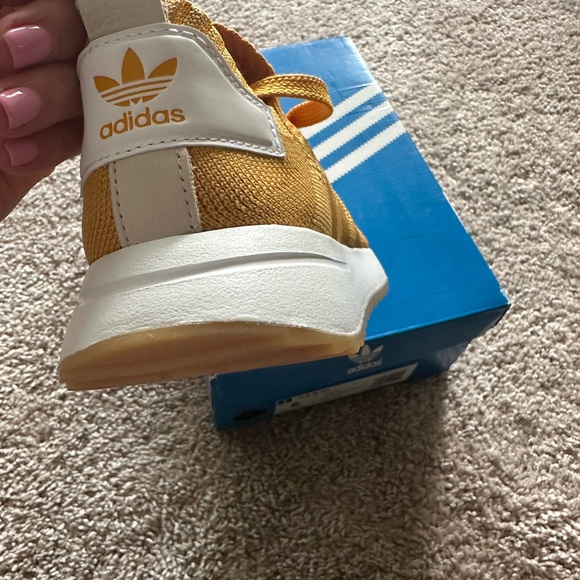 adidas gazelle silver green womens Adidas Flashback Raw Pink/Off White/Gum BY9301 – themefashion_8 main image 0